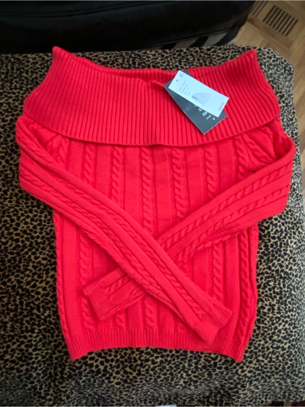 Cable-Knit Off-Shoulder Sweater - Red